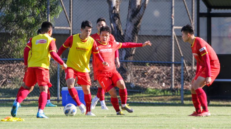 ĐT Việt Nam hứng khởi bước vào buổi tập đầu tiên tại Melbourne, chuẩn bị cho trận tái đấu với Australia 