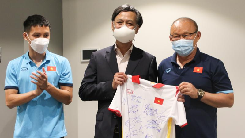 Đại sứ Việt Nam tại Australia khích lệ đội tuyển quốc gia 