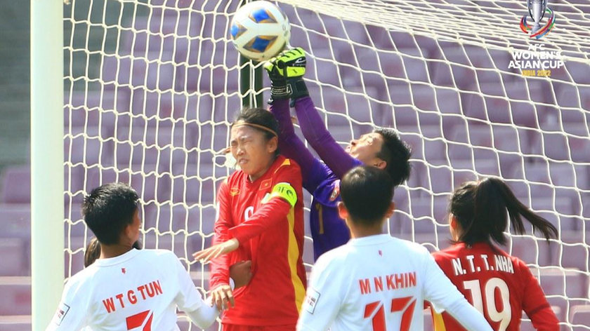 Đội trưởng Huỳnh Như đã có 1 trận đấu đầy nỗ lực trước Myanmar