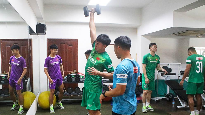 ĐT U23 Việt Nam rèn thể lực, tích cực hướng tới trận ra quân gặp Singapore.