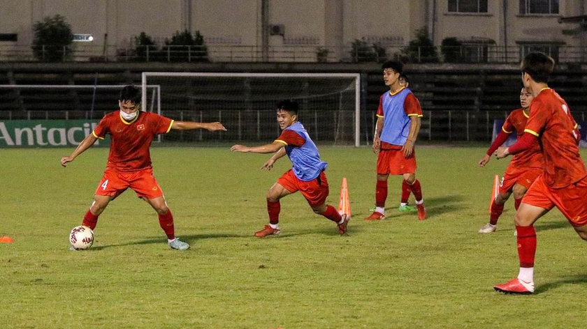 ĐT U23 Việt Nam làm quen với khung giờ thi đấu, sẵn sàng cho trận ra quân.