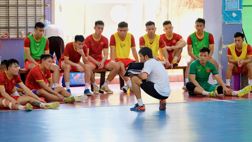 Futsal Việt Nam tiếp tục tập huấn tại Thái Lan để chuẩn bị cho SEA Games.