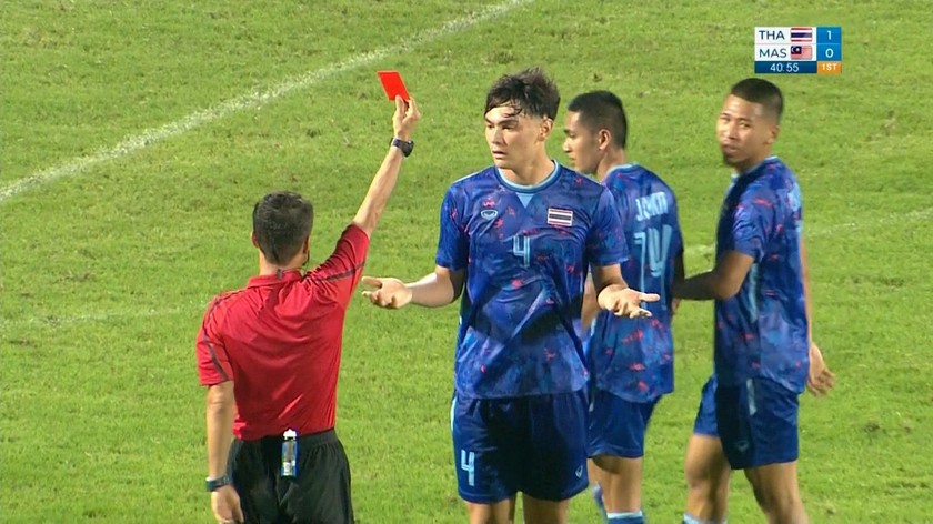 Chiếc thẻ đỏ, khiến U23 Thái Lan phải nhận thất bại chua cay trong trận ra quân