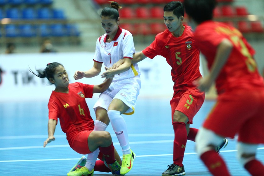 Đánh bại Myanmar, futsal nữ Việt Nam dẫn đầu bảng xếp hạng 
