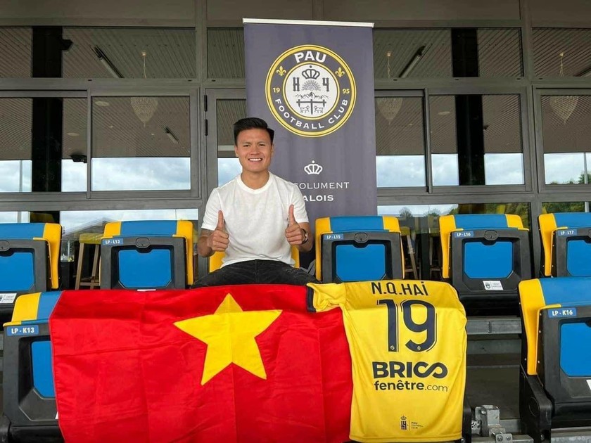 Nguyễn Quang Hải chính thức gia nhập Pau FC tại giải Ligue 2 của Pháp