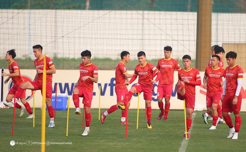 Quang Hải trở thành tâm điểm tại buổi tập luyện cùng Đội tuyển Việt Nam