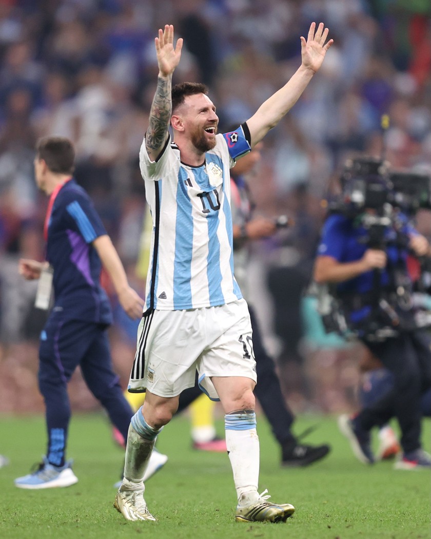 Hãy thưởng thức một trong những bức ảnh đẹp nhất về Messi - cầu thủ xuất sắc nhất thế giới hiện nay. Được chụp bởi những nhiếp ảnh gia danh tiếng, bức ảnh này sẽ giúp bạn ngắm nhìn sự tinh tế và hoàn mỹ về kỹ thuật của Messi trên sân cỏ.