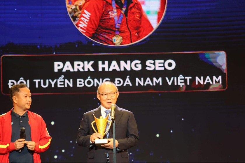 Ông Park được vinh danh trước trận chung kết AFF Cup