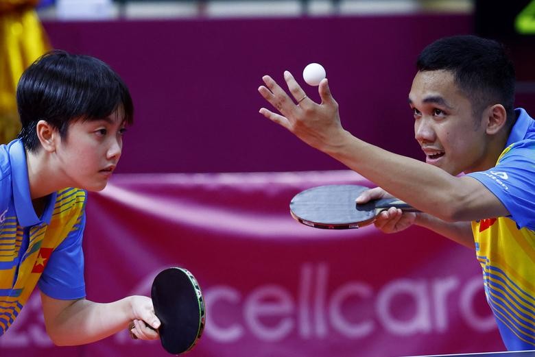 2 tay vợt trẻ: Đinh Anh Hoàng (21 tuổi) và Trần Mai Ngọc (19 tuổi) giành được sau 26 năm chờ đợi, kể từ tấm HCV (ảnh Reuters)