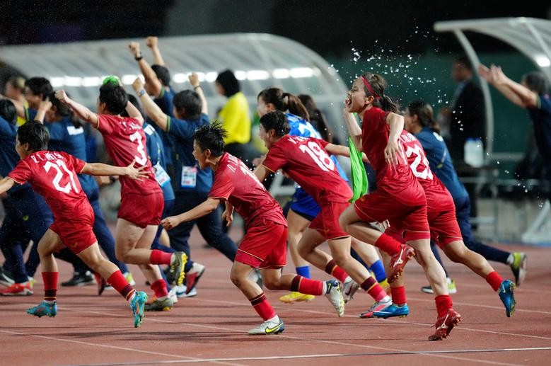 Đội tuyển nữ Việt Nam vô địch SEA Games 32 (ảnh Reuters)