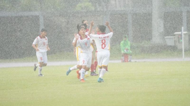 U19 nữ Việt Nam thắng đậm 5-0 U19 nữ Singapore 