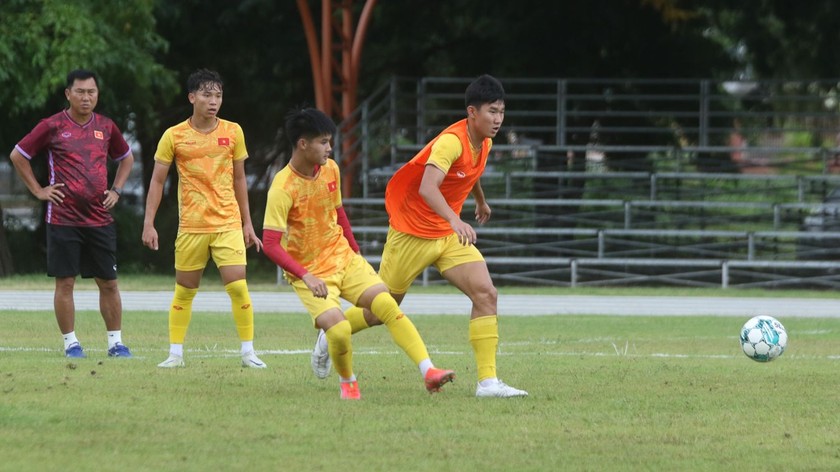 ĐT U23 Việt Nam đã trở lại sân tập để chuẩn bị cho trận đấu gặp U23 Philippines, ảnh VFF