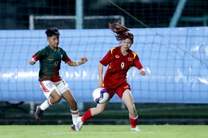 U17 nữ Việt Nam không gặp nhiều khó khăn để có được chiến thắng trước U17 nữ Bangladesh. Ảnh VFF