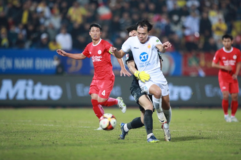 Khó đội bóng nào ở hiện tại cản được bước tiến của CLB Nam Định (áo trắng), ảnh VPF