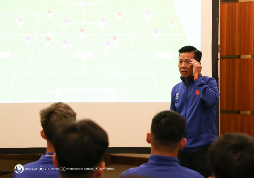 Ông Hoàng Anh Tuấn muốn các cầu thủ thoải mái trước vòng chung kết U23 Châu Á. Ảnh: VFF