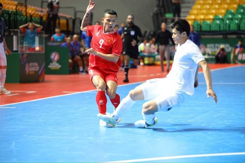 Futsal Việt Nam không thể vượt qua được Uzbekistan tại tứ kết. Ảnh VFF