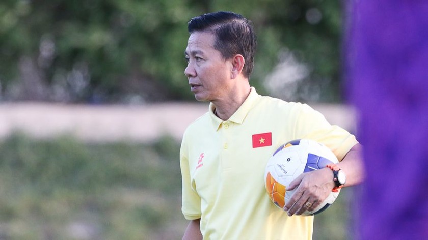 HLV Hoàng Anh Tuấn hài lòng về sự tiến bộ của các học trò dù U23 Việt Nam dừng chân tại tứ kết. Ảnh VFF 