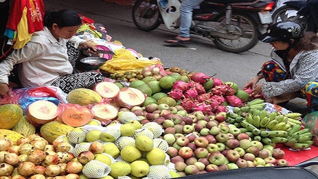 Trái cây Trung Quốc được bán phổ biến tại các chợ ở Việt Nam.