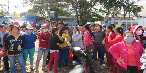 Công nhân Cty TNHH CariMax Sài Gòn ngừng việc đòi tăng lương tối thiểu.