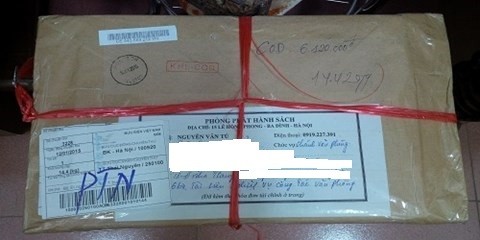 Bưu kiện tài liệu công tác văn phòng do phó chủ nhiệm rởm gửi bán cho các cơ quan.