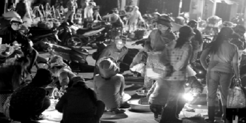 Ngôi chợ kỳ lạ ở trung tâm phố cổ Hội An chỉ họp vỏn vẹn 4 giờ đồng hồ trong đêm khuya.