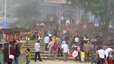 “Chướng tai gai mắt” ở chùa Hương Tích