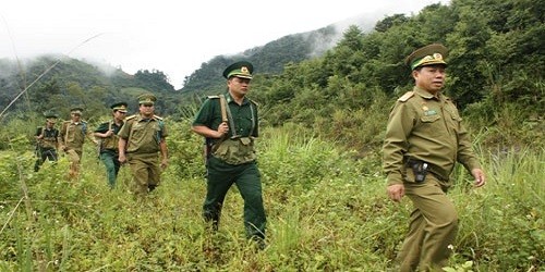 Bộ đội Biên phòng Nghệ An phối hợp với nước bạn Lào tuần tra bảo vệ an ninh biên giới. Ảnh minh họa.