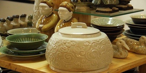 Các sản phẩm gốm, bao nung tìm thấy trong đợt khai quật di chỉ khảo cổ Chu Đậu gần đây.
