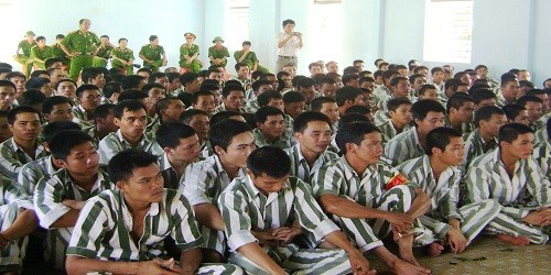 Lắng nghe chủ trương đặc xá tại Trại giam Đắk Trung.