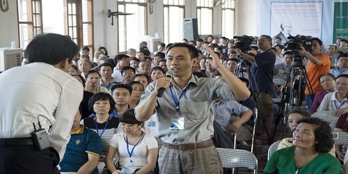 Một lớp học do chuyên gia thôi miên Nguyễn Mạnh Quân giảng.