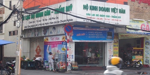 Bảng hiệu hiện tại của hộ kinh doanh Việt Hàn tại số 52C Nguyễn Bỉnh Khiêm. 