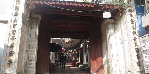 Cổng chính làng Yên Thái (cổng Giếng).