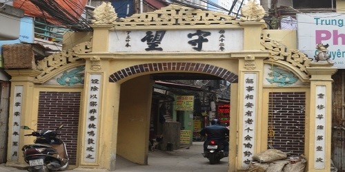 Cổng làng Dịch Vọng Sở.