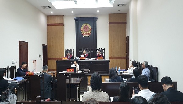 Bất ngờ tạm ngừng xét xử vụ Tuần Châu kiện Việt Tú