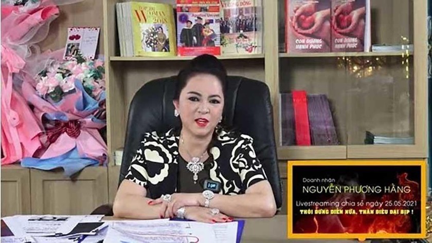 Bà Nguyễn Phương Hằng trong một buổi livestream.