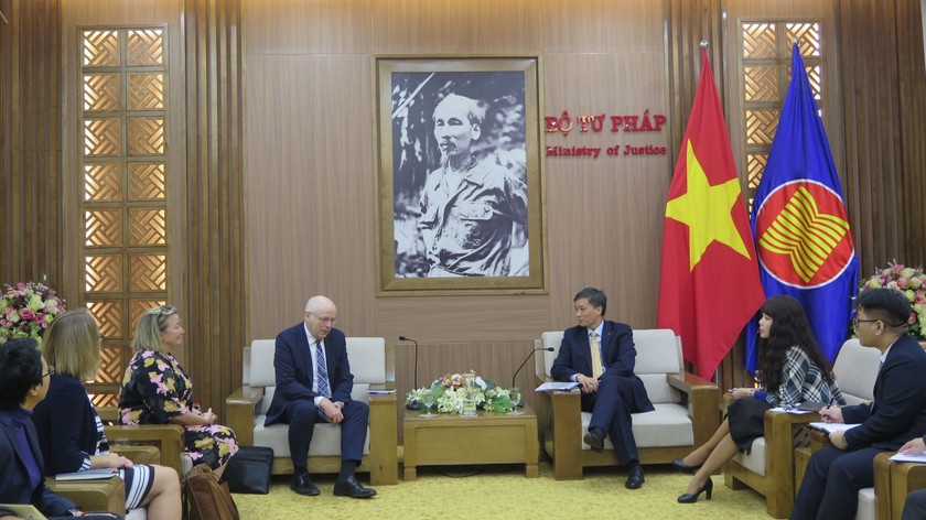 Thứ trưởng Nguyễn Khánh Ngọc tiếp Đại sứ Phần Lan tại Việt Nam, Ngài Keijo Norvanto và Đoàn đại diện Trung tâm Pháp quyền thuộc Đại học Helsinki.