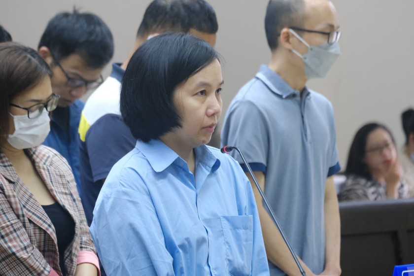 Nguyễn Thị Hà Thành và các bị cáo tại tòa.
