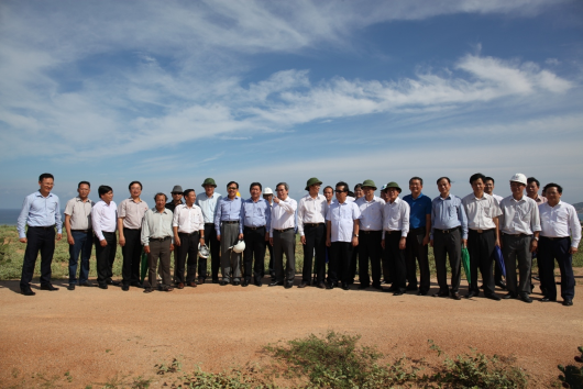 Đoàn công tác của Ban Kinh tế TW và các Bộ ngành khảo sát địa điểm xây dựng nhà máy năng lượng điện mặt trời