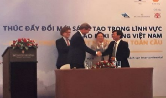 DN xi măng đầu tiên của Việt Nam bắt tay với DN Thụy Điển sử dụng bao bì thân thiện với môi trường 