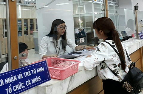 Tại bộ phận "một cửa" Chi cục thuế TP Biênn Hòa (Đồng Nai)- Mặc dù đã hết giờ làm việc, DN vẫn được can bộ thuế nhiệt tình hướng dẫn...