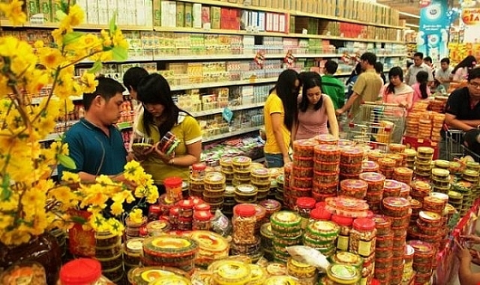 Tại các TP lớn, người dân chủ yếu vào siêu thị sắm Tết