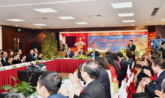 Thủ tướng Nguyễn Xuân Phúc đến thăm và làm việc với Vietcombank