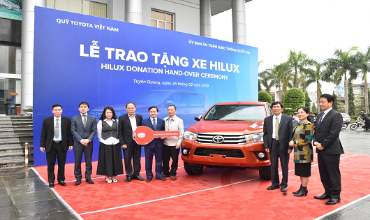 Quỹ Toyota Việt Nam trao tặng xe Hilux cho tỉnh Tuyên Quang