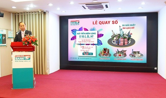 Ông Lê Trung Việt – Thành viên Hội đồng quản trị, Phó Tổng Giám đốc Kienlongbank phát biểểu tại lễ quay giải...