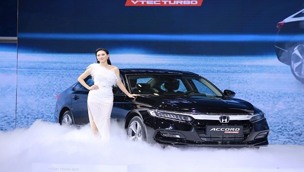 Honda Accord hoàn toàn mới thế hệ thứ 10 giá nhỉnh hơn 1,3 tỷ đồng