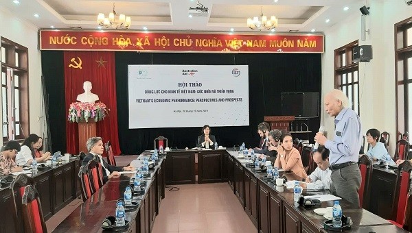 Các chuyên gia nhận định nền kinh tế Việt Nam đang đứng trước nhiều thách thức từ cuộc chiến thương mại Mỹ- Trung.