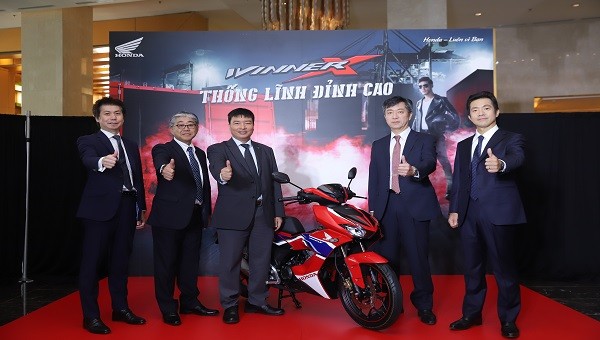 Honda Việt Nam bổ sung tem màu và phiên bản màu mới  đậm chất thể thao cho siêu phẩm WINNER X 