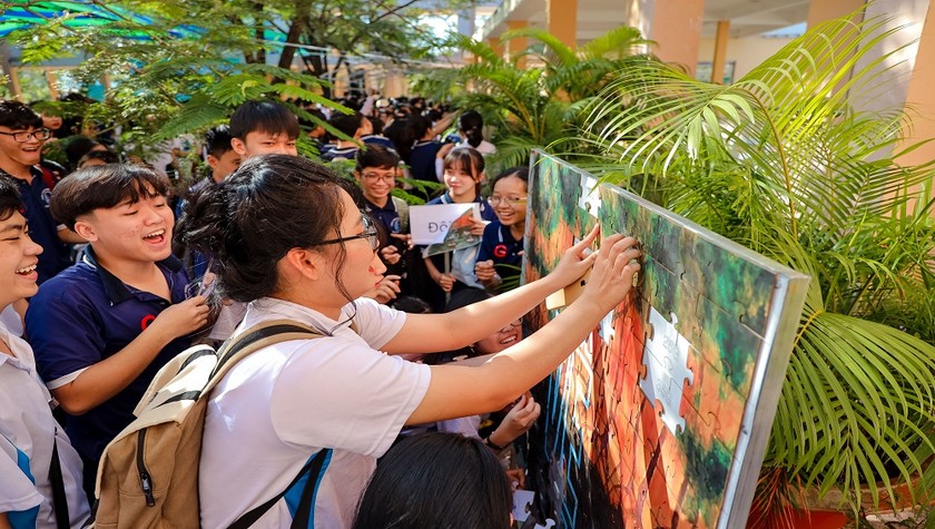 Hơn 1000 học sinh tham gia ghép tranh “Mảnh ghép xanh” với thông điệp bảo vệ rừng ngập mặn