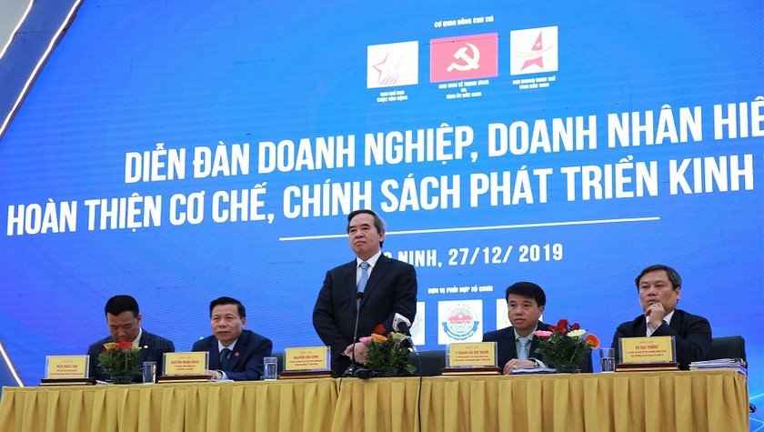 Ông Nguyễn Văn Bình, Trưởng Ban Kinh tế TW phát biểu tại Diễn đàn
