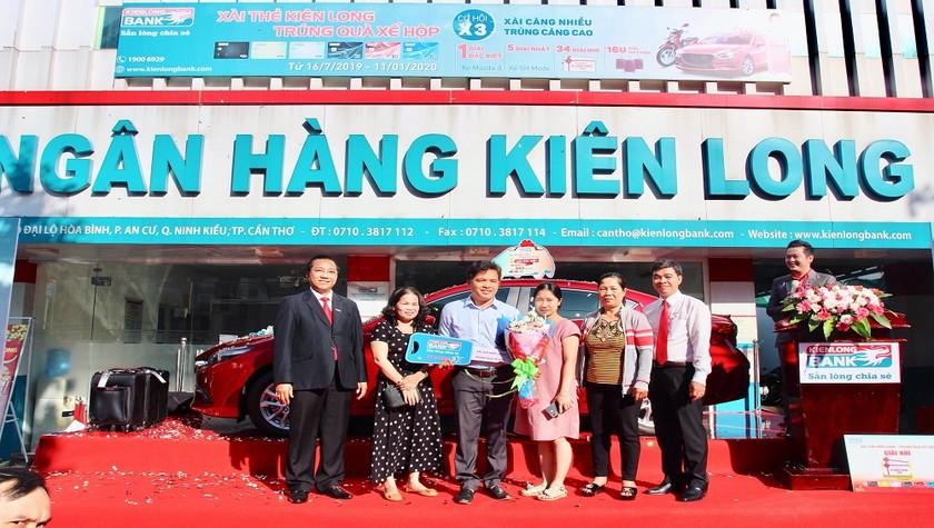 Ông Lê Phạm Thanh Lâm nhận giải đặc đặc biết Xe ô tô Mazda 3, trị giá 660 triệu đồng